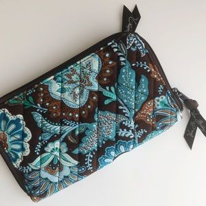 Vera Bradley zip around wallet